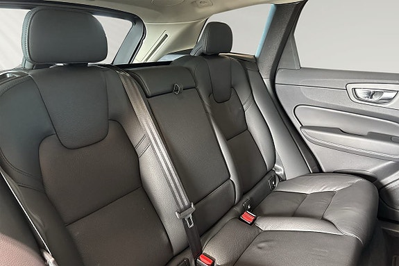 Volvo XC60 11 of 26