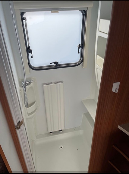 Adria Adora HT613 21 of 24