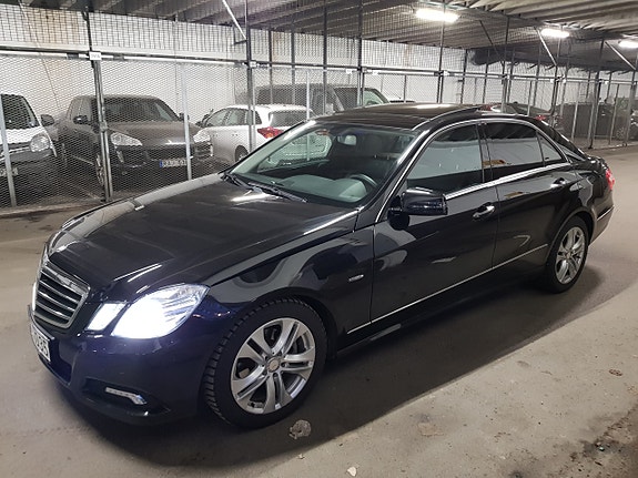 Mercedes-Benz E220 11 of 16