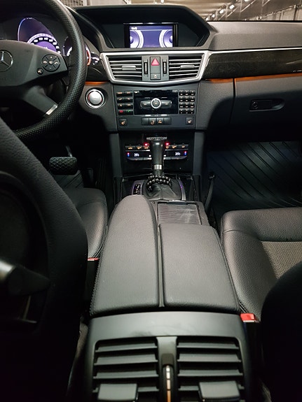 Mercedes-Benz E220 4 of 16