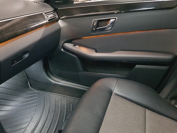 Mercedes-Benz E220 8 of 16