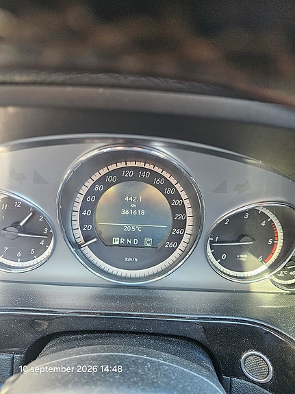 Mercedes-Benz E220 14 of 16