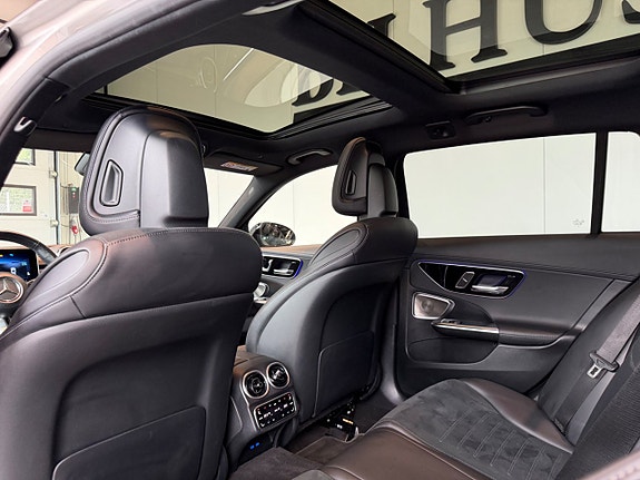 Mercedes-Benz C300 14 of 19