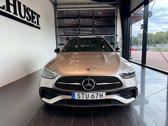Mercedes-Benz C300 2 of 19