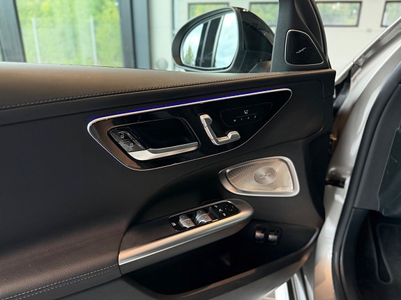 Mercedes-Benz C300 10 of 19