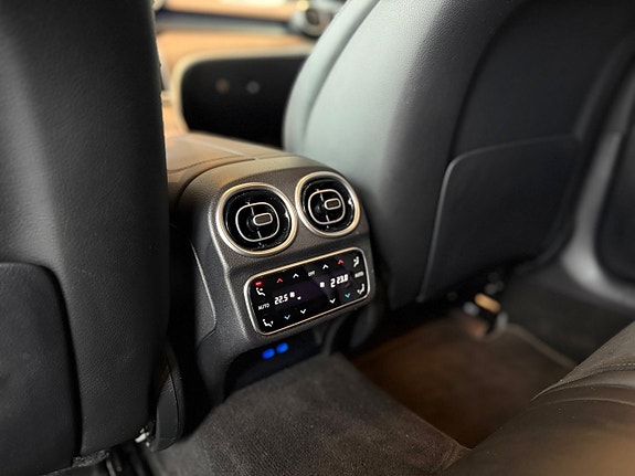 Mercedes-Benz C300 15 of 19