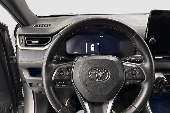 Toyota RAV4 Plug-in Hybrid 11 of 12
