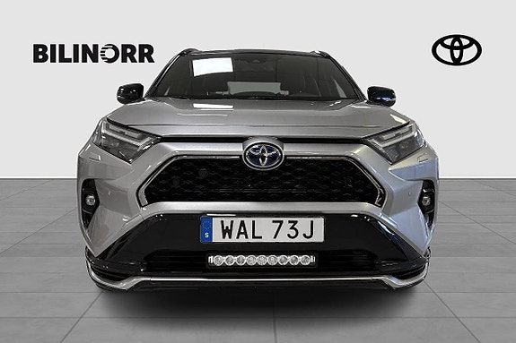 Toyota RAV4 Plug-in Hybrid 6 of 12