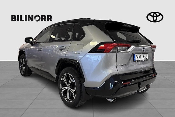 Toyota RAV4 Plug-in Hybrid 3 of 12