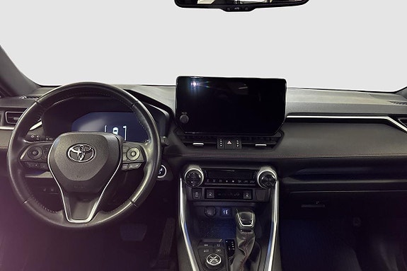 Toyota RAV4 Plug-in Hybrid 10 of 12