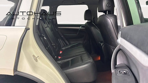 Porsche Cayenne 15 of 20