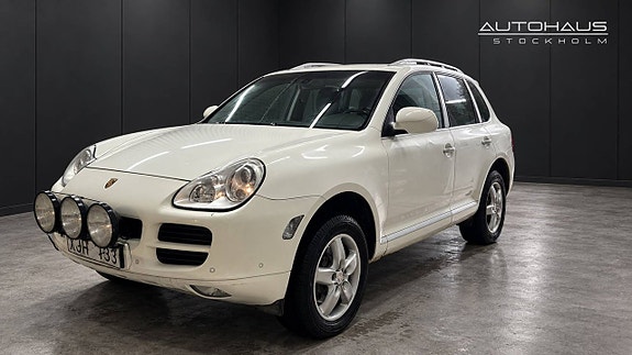 Porsche Cayenne 3 of 21