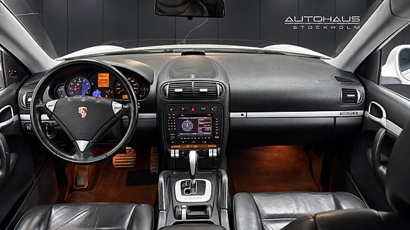 Porsche Cayenne 13 of 21