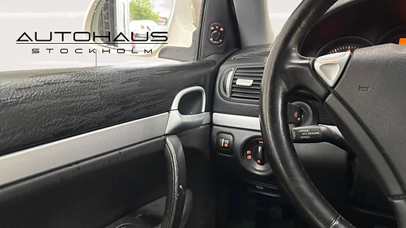 Porsche Cayenne 19 of 20