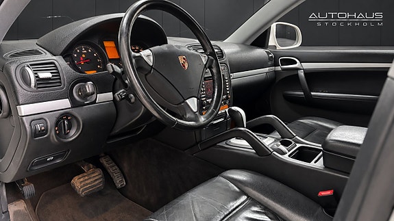 Porsche Cayenne 10 of 21