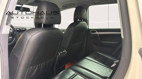 Porsche Cayenne 14 of 20