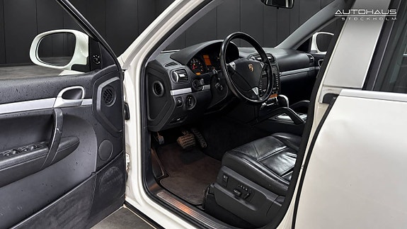 Porsche Cayenne 8 of 21