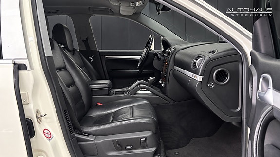 Porsche Cayenne 12 of 21