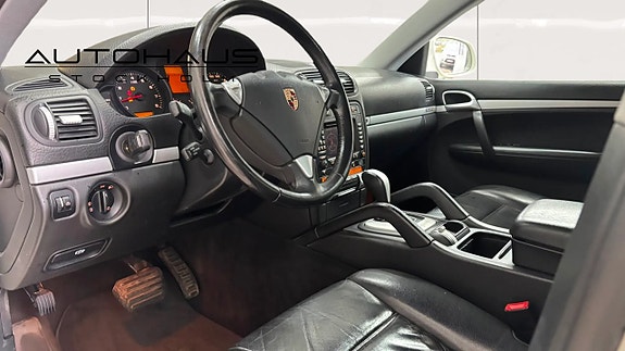 Porsche Cayenne 9 of 20