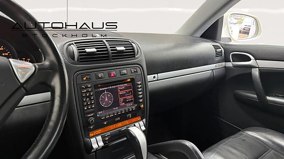 Porsche Cayenne 13 of 20