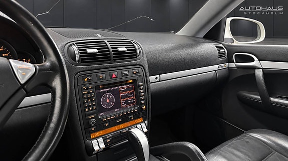 Porsche Cayenne 14 of 21