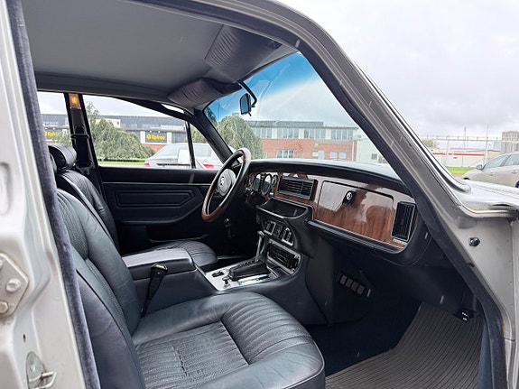 Jaguar XJ 7 of 11