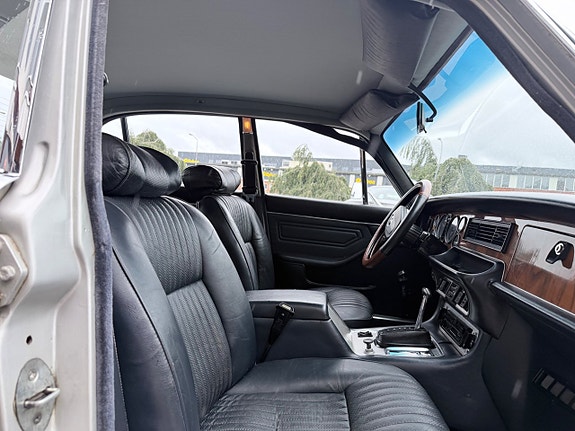 Jaguar XJ 8 of 11