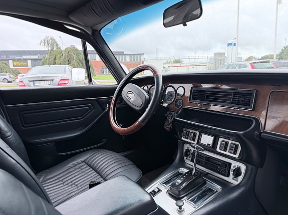 Jaguar XJ 9 of 11