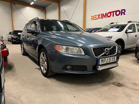 Volvo V70 2 of 14