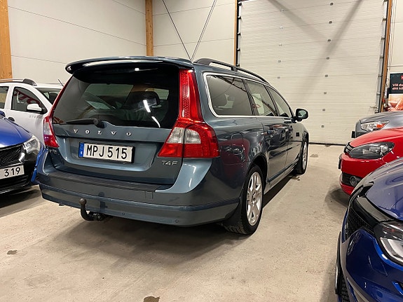 Volvo V70 3 of 14