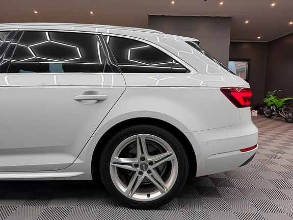 Audi A4 25 of 30