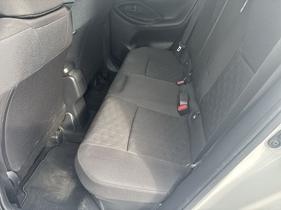 Toyota Yaris 8 of 11