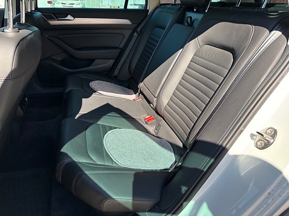 Volkswagen Passat Alltrack 7 of 10