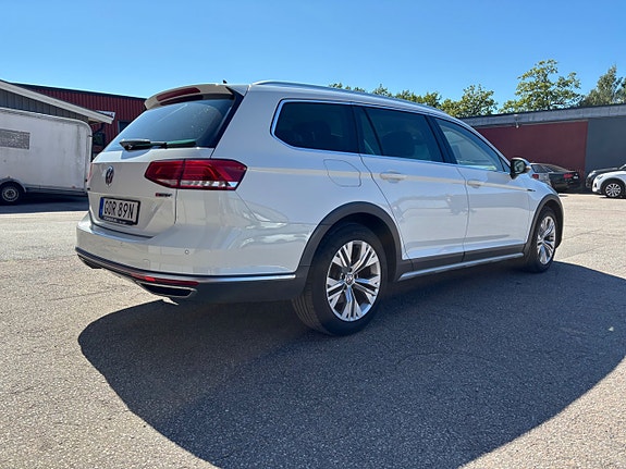 Volkswagen Passat Alltrack 5 of 10