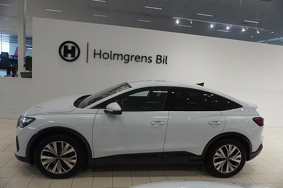 Audi Q4 e-tron 3 of 14