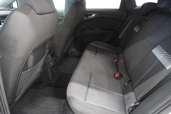 Audi Q4 e-tron 10 of 14