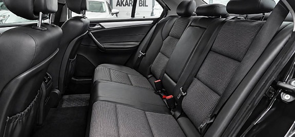 Mercedes-Benz C180 13 of 18