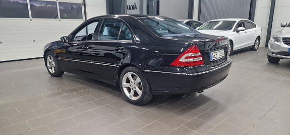 Mercedes-Benz C180 7 of 18