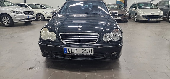 Mercedes-Benz C180 2 of 18