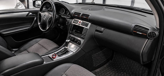 Mercedes-Benz C180 18 of 18