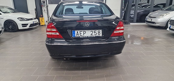 Mercedes-Benz C180 6 of 18