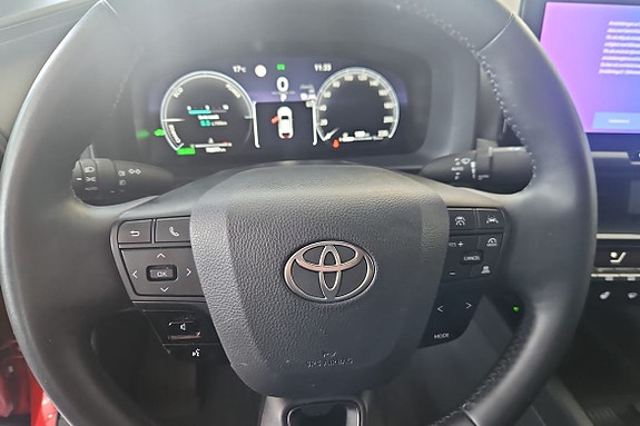 Toyota C-HR 13 of 18