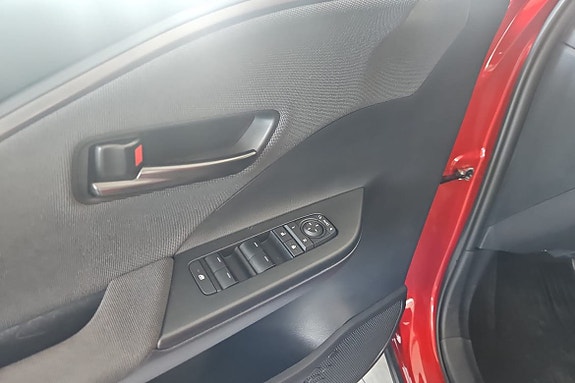 Toyota C-HR 16 of 18