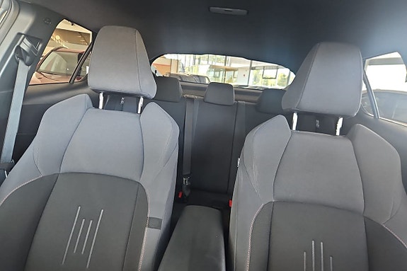Toyota C-HR 15 of 18