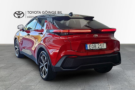 Toyota C-HR 2 of 18