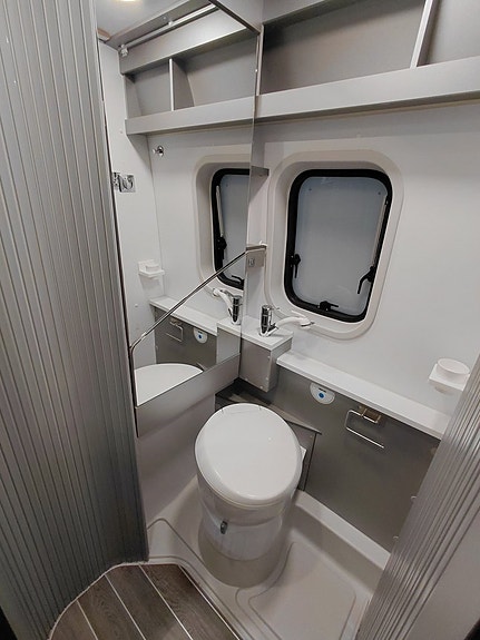 Adria TWIN 640 SLX 8 of 10