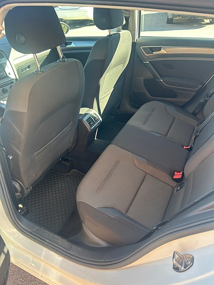 Volkswagen Golf VII 4 of 6