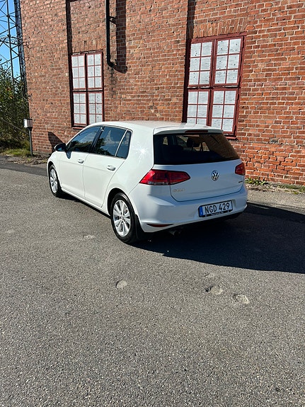 Volkswagen Golf VII 2 of 6