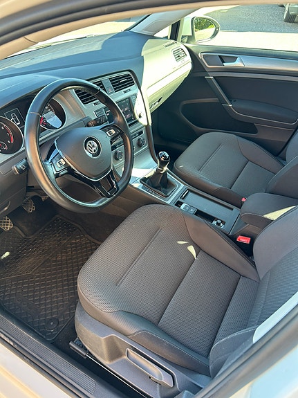 Volkswagen Golf VII 3 of 6
