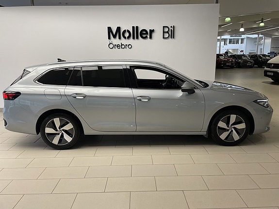 Volkswagen Passat 5 of 22